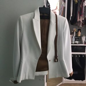 White Zara blazer with skinny belt
